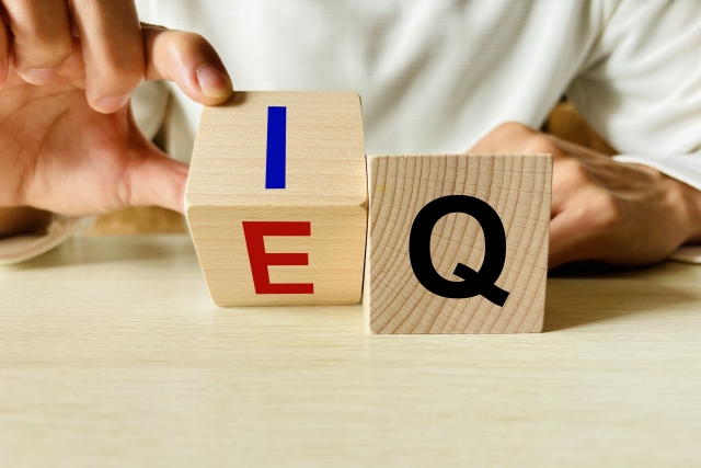 EQ（非認知能力）をイメージした、前向きな心の知能指数のイメージ画像